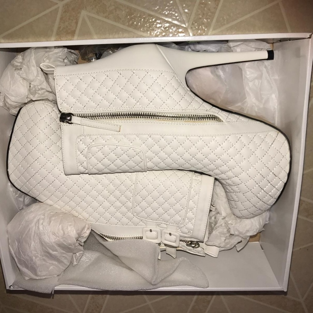 Boots - Picture 5 of 7